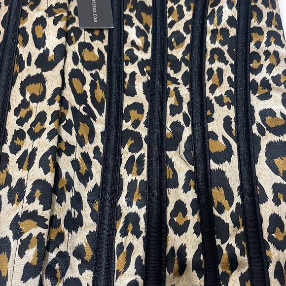 Hearts Rob Cheetah Print corset - Picture 5 of 5